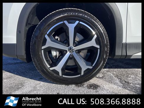 Used 2025 Volkswagen Tiguan SE image 32