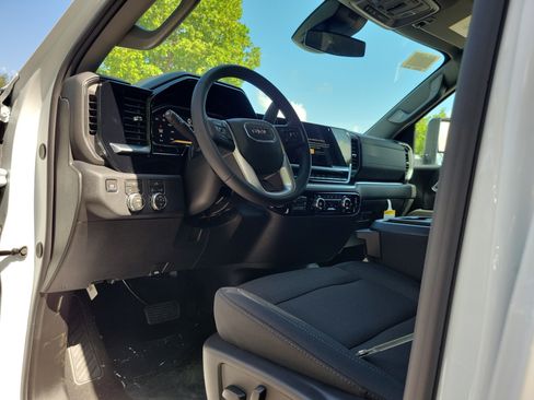 New 2026 GMC Sierra 2500 SLE w/ SLE Value Package; AWD/4WD image 7