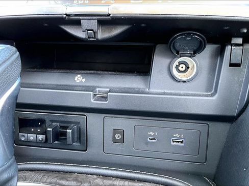 Used 2021 Nissan Armada Platinum w/ Captain's Chairs Package AWD/4WD image 26