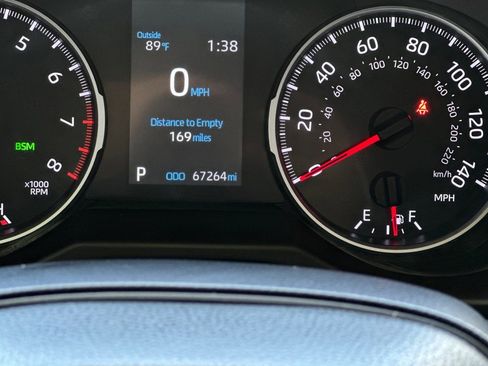 Used 2022 Toyota RAV4 XLE w/ Convenience Package FWD image 10
