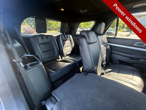 Used 2017 Ford Explorer XLT w/ Equipment Group 202A AWD/4WD image 39