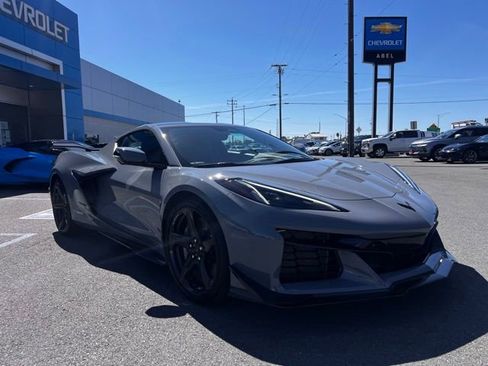 Used 2024 Chevrolet Corvette Z06 w/ Z07 Performance Package RWD image 3