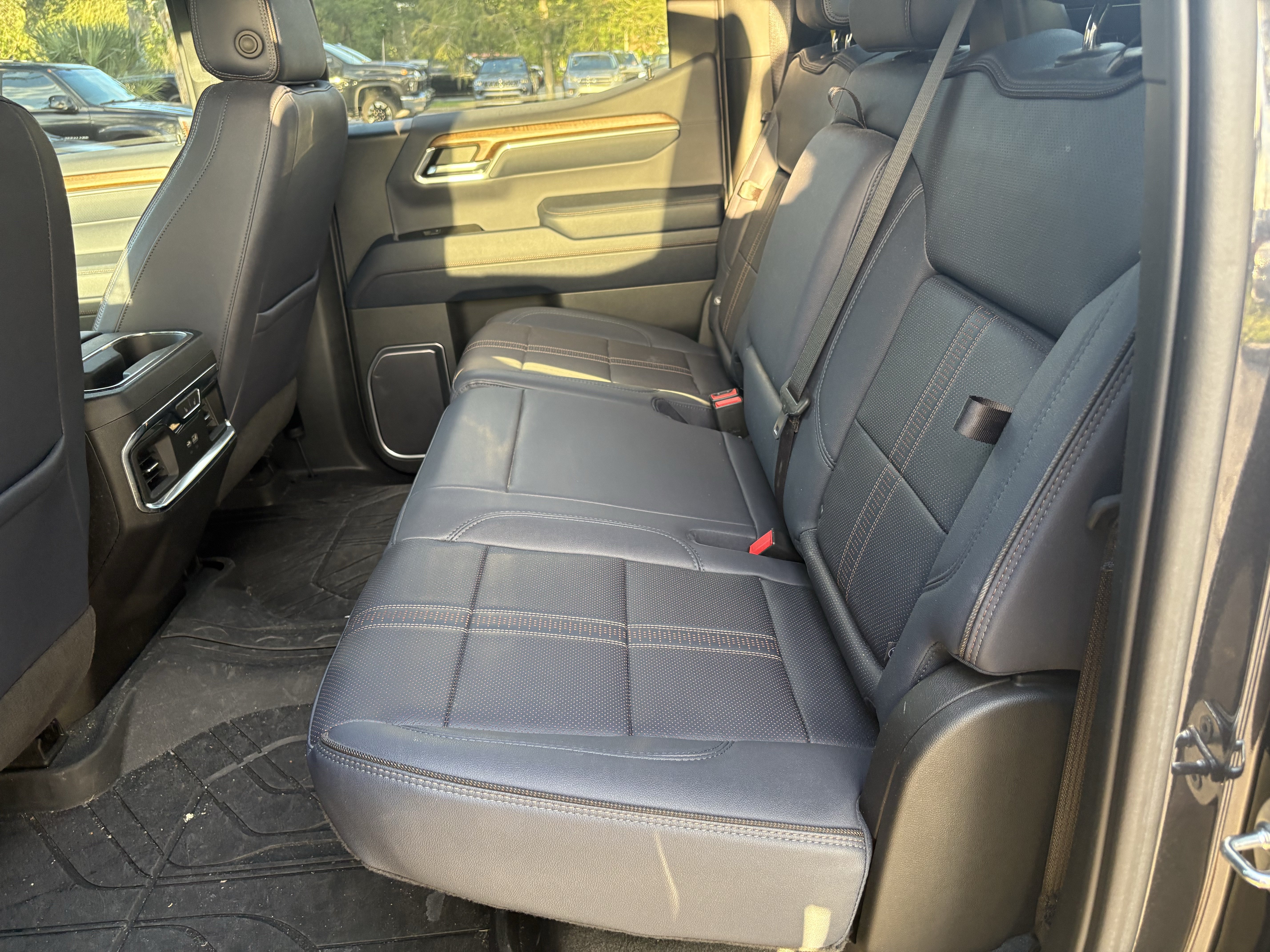 Used 2023 Chevrolet Silverado 1500 High Country w/ Technology Package AWD/4WD image 8