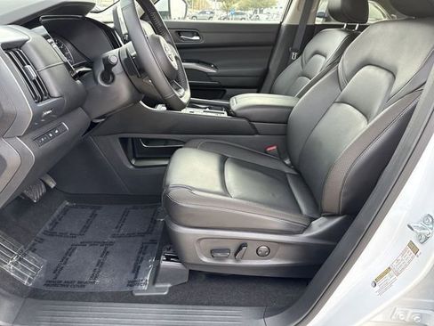 Used 2025 Nissan Pathfinder SL w/ SL Premium Package image 19