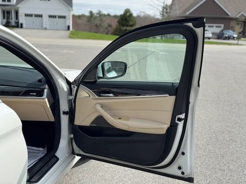 Used 2022 BMW 530i w/ Premium Package image 14