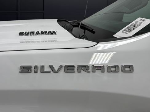 Used 2023 Chevrolet Silverado 1500 LT AWD/4WD image 37