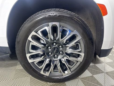 Used 2023 GMC Yukon SLT w/ SLT Luxury Package image 6