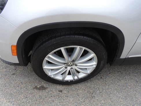 Used 2016 Volkswagen Tiguan SE image 18