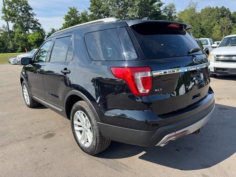 Used 2017 Ford Explorer XLT w/ Equipment Group 202A FWD image 3