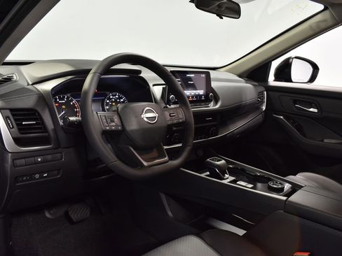 Used 2026 Nissan Rogue SV w/ SV Premium Package AWD/4WD image 3