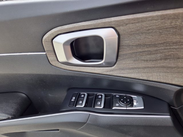 Used 2023 Kia Sorento EX w/ Panoramic Sunroof Package FWD image 24