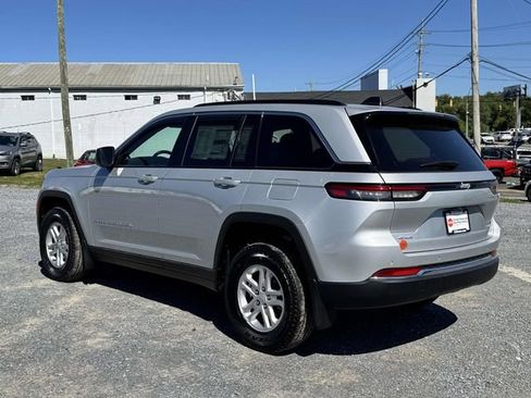 New 2025 Jeep Grand Cherokee Laredo w/ Luxury Tech Group I AWD/4WD image 21