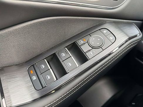 New 2026 Nissan Kicks SR w/ Cold Weather Package AWD/4WD image 12