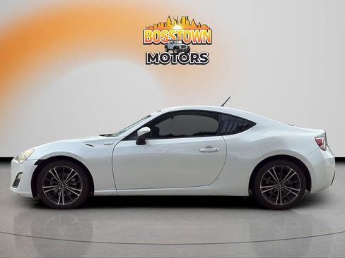 Used 2013 Scion FR-S RWD image 3