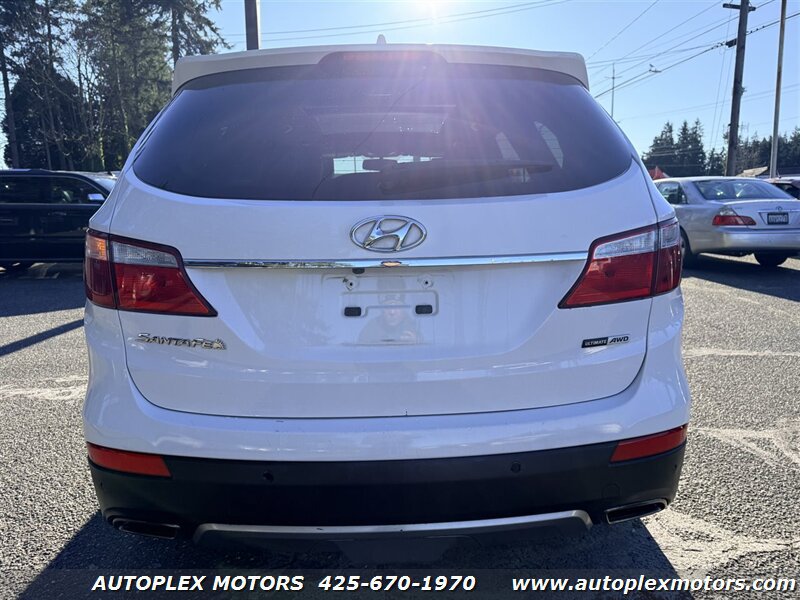 Used 2016 Hyundai Santa Fe SE w/ Option Group 03 AWD/4WD image 7