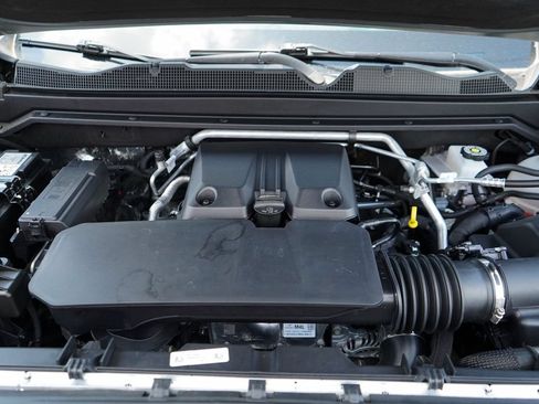 Used 2025 Chevrolet Colorado W/T RWD image 15