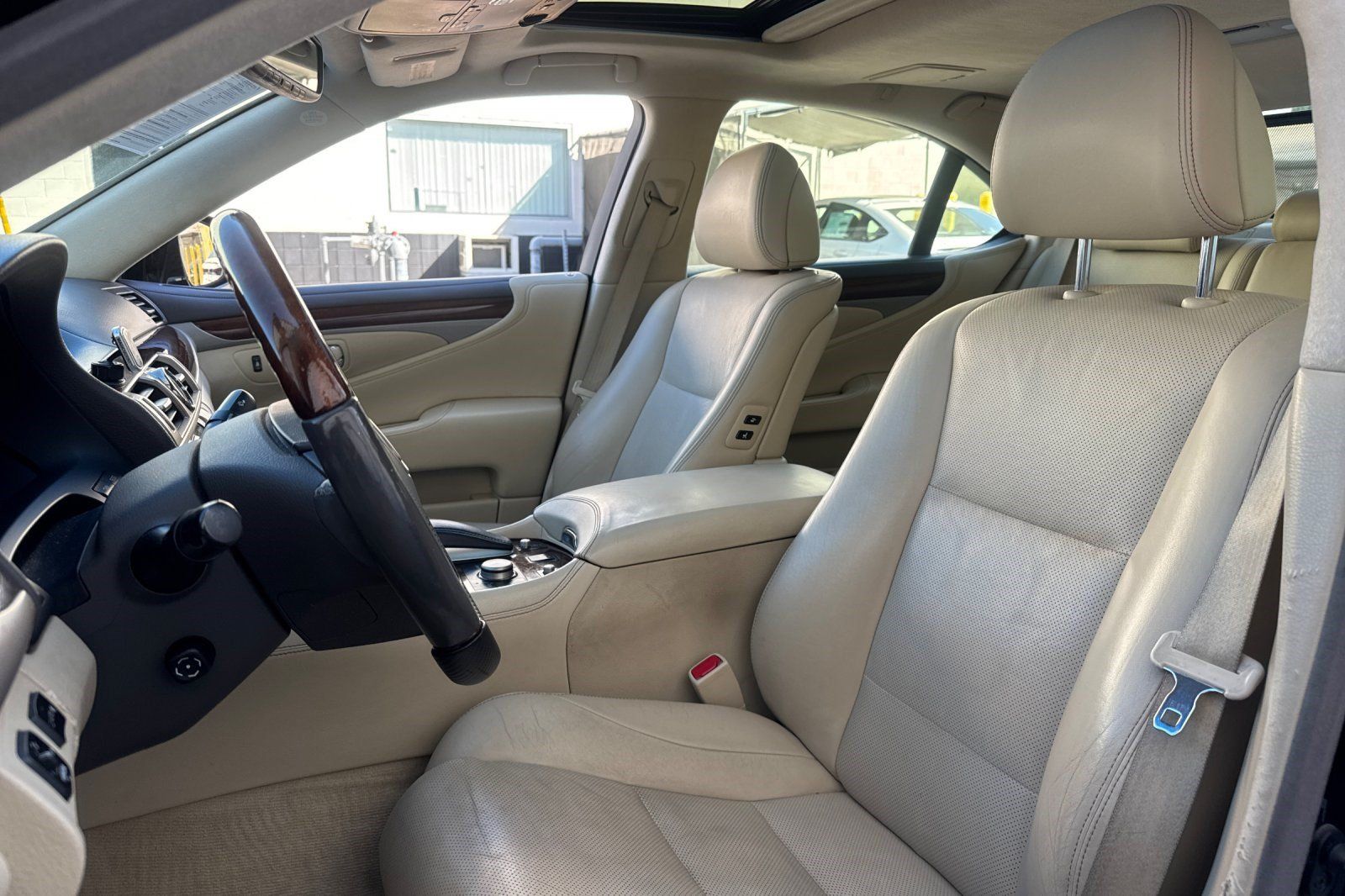 Used 2013 Lexus LS 460 w/ Comfort Pkg RWD image 5