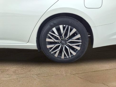 Used 2025 Nissan Altima 2.5 SV FWD image 25