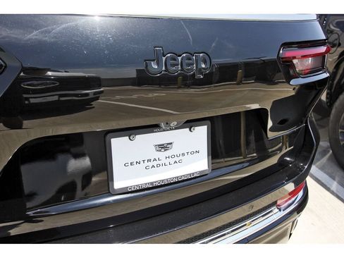 Used 2023 Jeep Grand Cherokee L Overland w/ Advanced Protech Group III AWD/4WD image 31