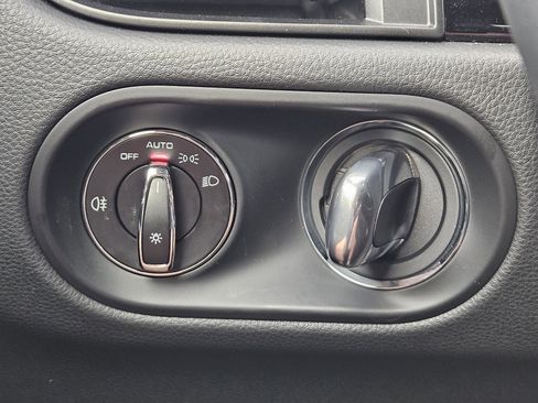 Certified 2025 Porsche Macan image 21