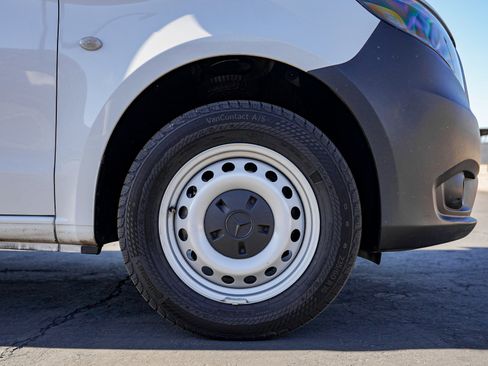 Used 2023 Mercedes-Benz Metris image 13