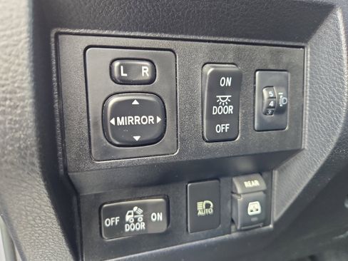 Used 2018 Toyota Tundra SR5 image 15