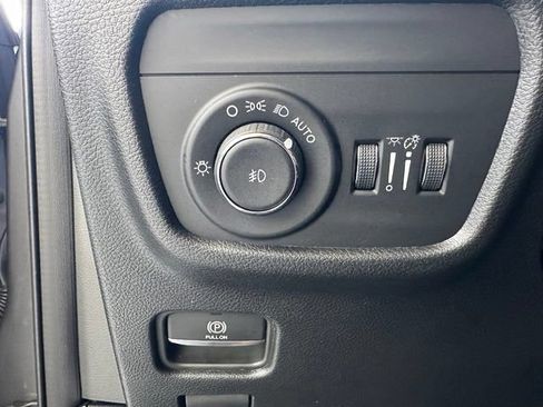 Used 2025 Jeep Grand Cherokee Limited RWD image 26