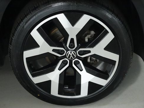 Certified 2023 Volkswagen Taos SEL AWD/4WD image 10