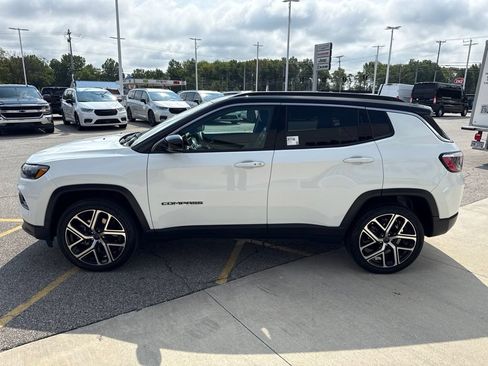 Used 2025 Jeep Compass Limited AWD/4WD image 9