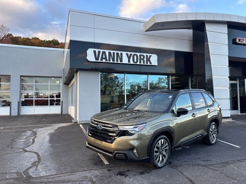 New 2025 Subaru Forester Touring image 2