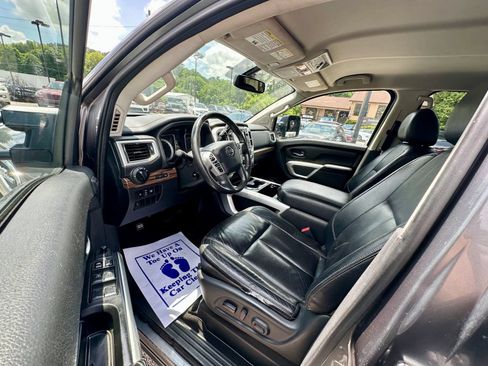 Used 2017 Nissan Titan SL w/ SL Towing Convenience Package RWD image 5