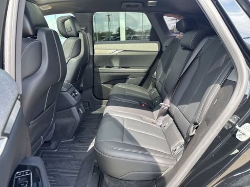 Certified 2025 Cadillac Optiq Luxury 2 w/ LPO, Floor Liner Package AWD/4WD image 11