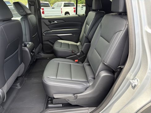 Used 2025 Chevrolet Traverse LT AWD/4WD image 22