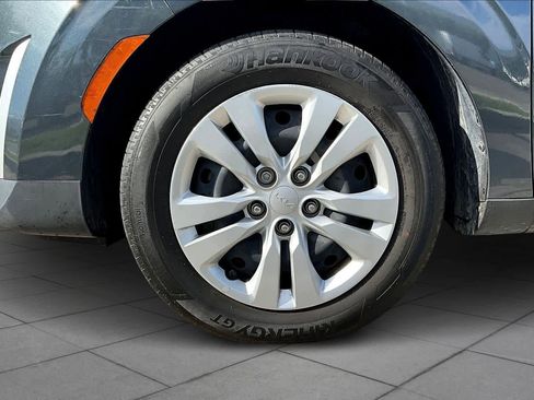 Used 2023 Kia Soul LX image 10