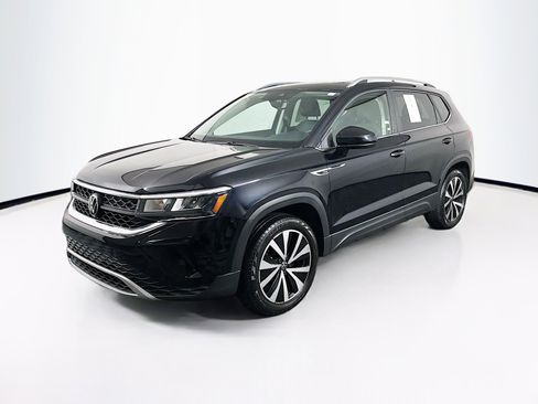 Used 2023 Volkswagen Taos SE AWD/4WD image 3