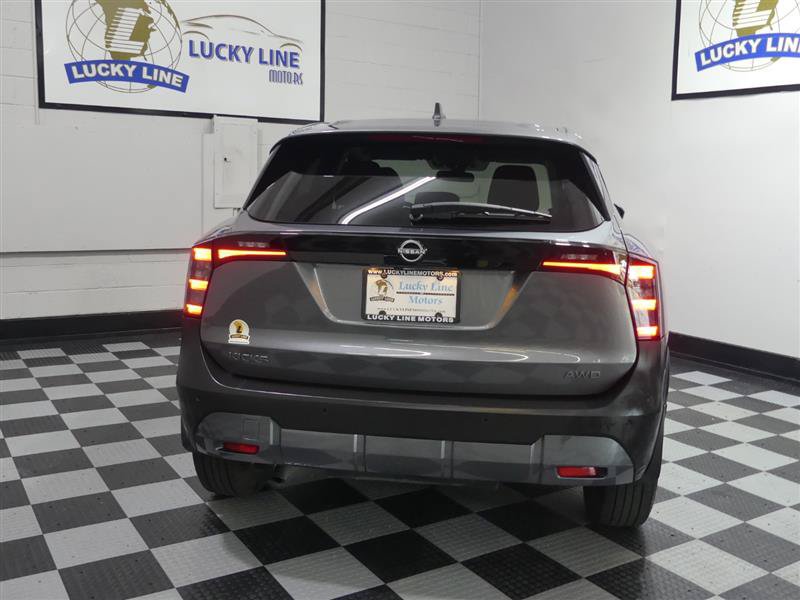 Used 2025 Nissan Kicks SV AWD/4WD image 8