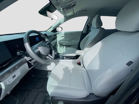 Used 2025 Hyundai Kona SEL image 18