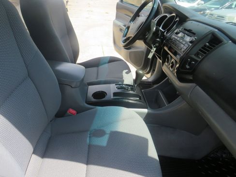 Used 2011 Toyota Tacoma PreRunner image 20