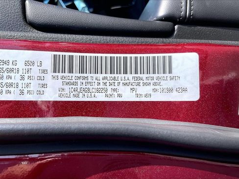 Used 2020 Jeep Grand Cherokee Laredo w/ 18" Wheel & 8.4" Radio Group image 34