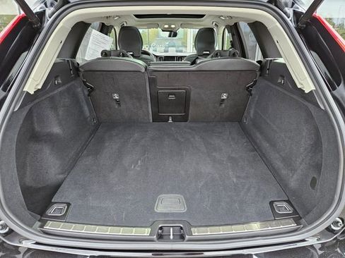 Certified 2025 Volvo XC60 B5 Plus AWD/4WD image 10