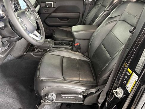 Used 2022 Jeep Wrangler Unlimited Sahara w/ Cold Weather Group image 7