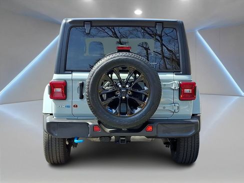 Used 2023 Jeep Wrangler Unlimited Sahara w/ Cold Weather Group AWD/4WD image 6