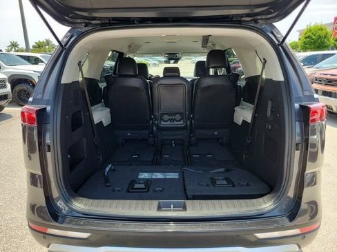 Used 2024 Kia Carnival LX FWD image 11