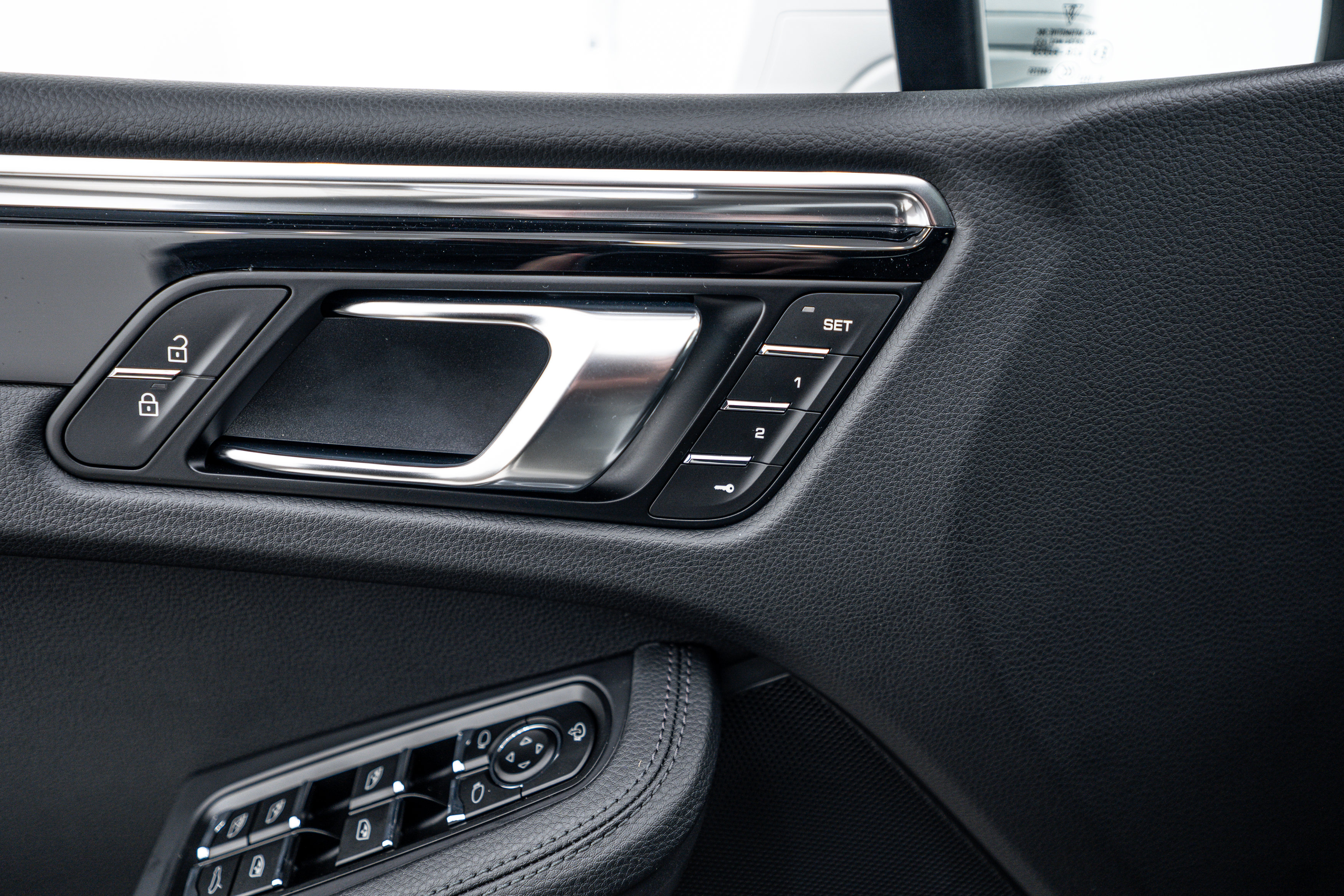 Certified 2026 Porsche Macan AWD/4WD image 18