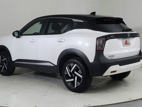 Used 2025 Nissan Kicks SV image 5
