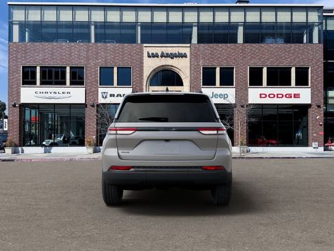 New 2025 Jeep Grand Cherokee Altitude image 7