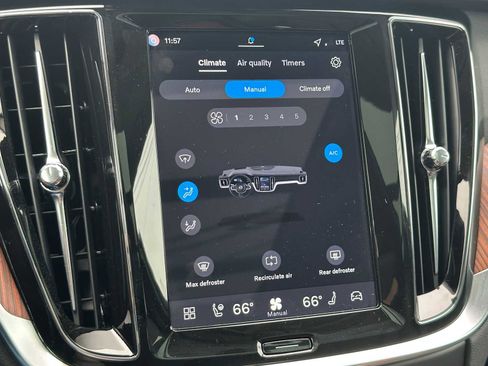 Used 2026 Volvo V60 B5 Cross Country Plus w/ Climate Package image 28