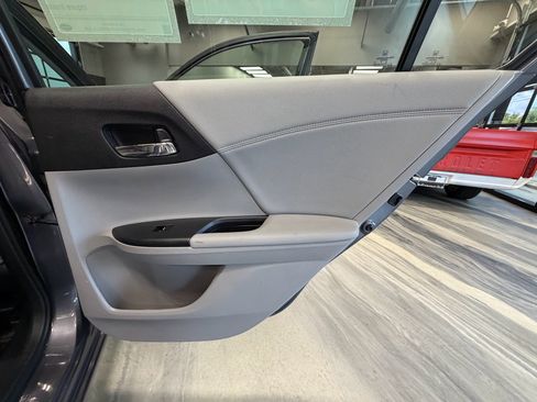 Used 2017 Honda Accord EX-L image 45