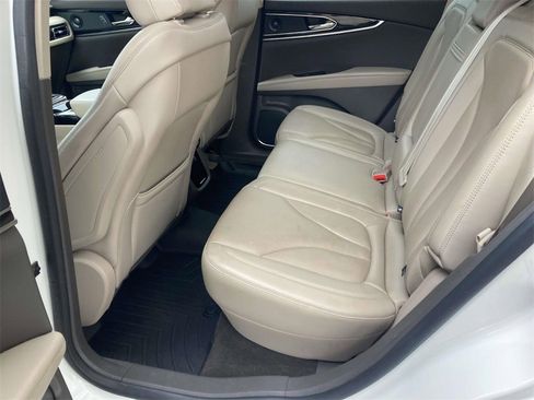 Used 2022 Lincoln Nautilus Reserve image 9