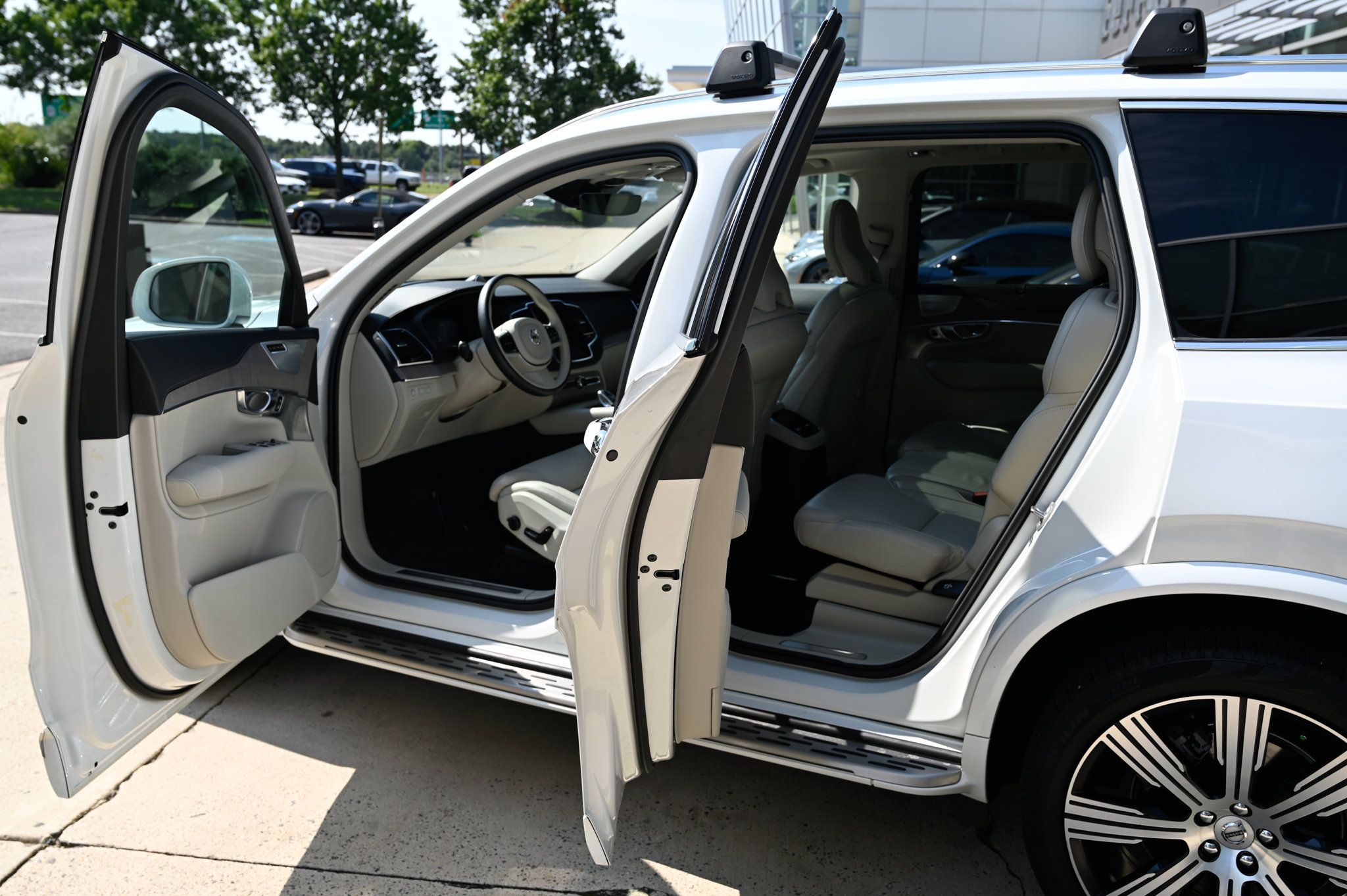 Used 2022 Volvo XC90 T8 Inscription w/ Advanced Package AWD/4WD image 36